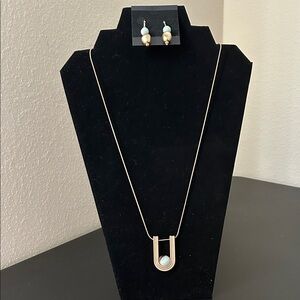 Elegant Gold and Soft Green Necklace and Earring Set
